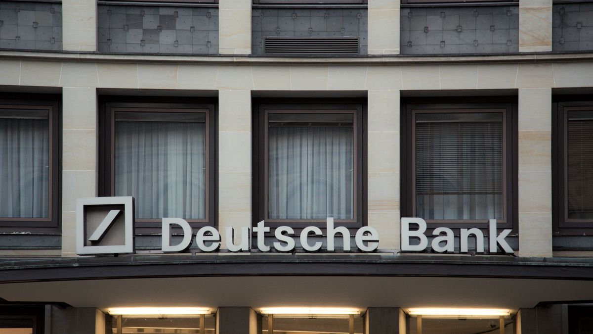 Deutsche Bank měla loni díky investiční divizi zisk 113 milionů eur